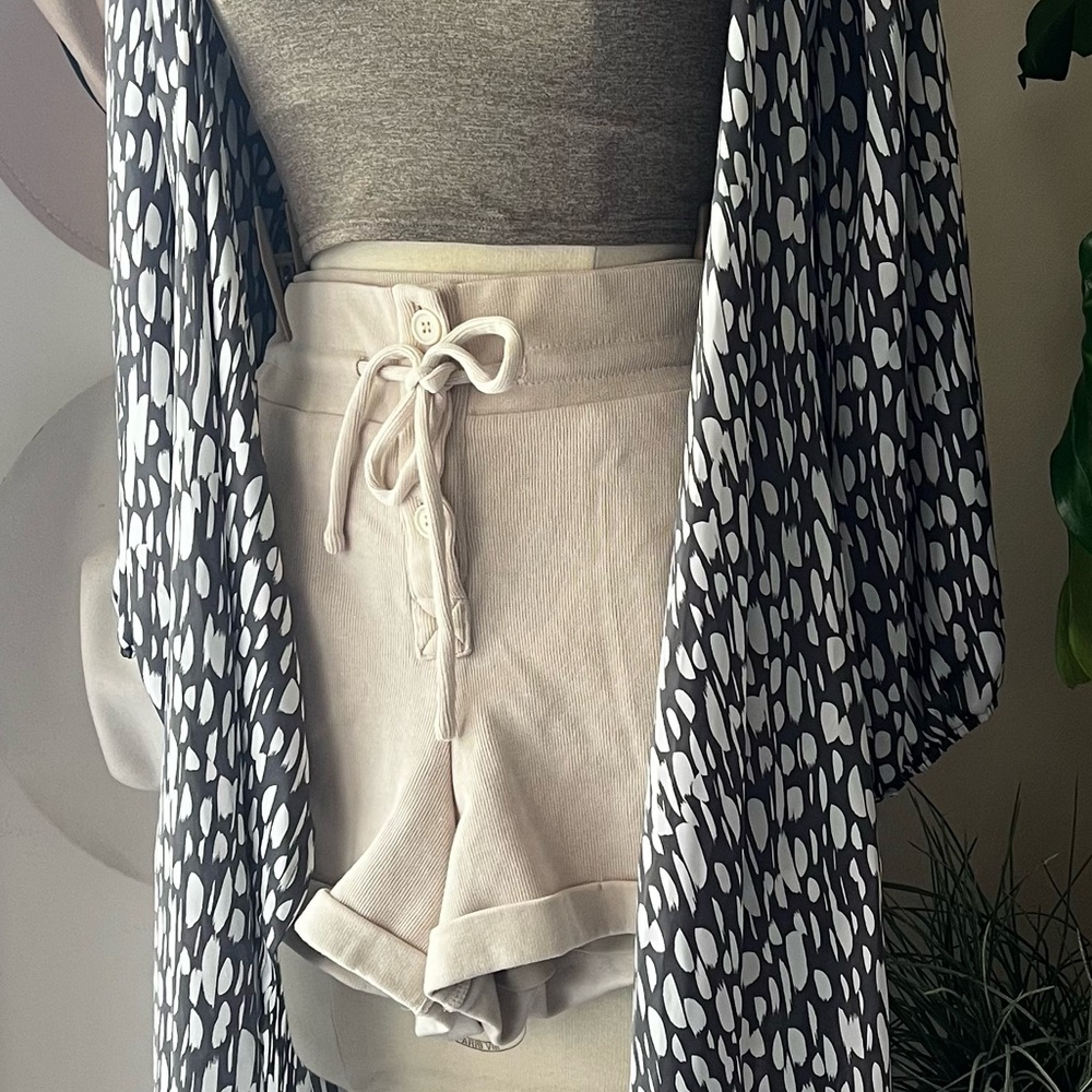 NAGUMO‎ MIYUKI pull on knit shorts Cream Women’s SIZE MEDIUM Casual Neutral